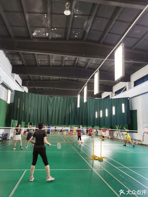 佟楼中学羽毛球馆