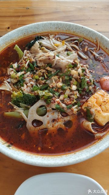 鲁更叶麻辣烫图片