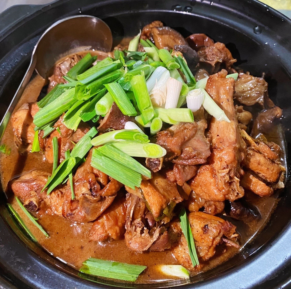 地锅炖土鸡图片