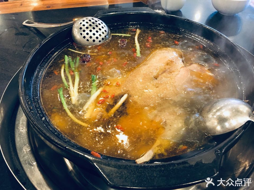 在哪里,在哪儿):重庆市沙坪坝区陈家桥街道陈青路182号重庆咏熹老鸭汤