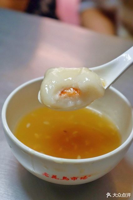 蚌埠特色小吃包括:雪园小吃部(名仕苑店),必胜客(东海万达餐厅),花鼓