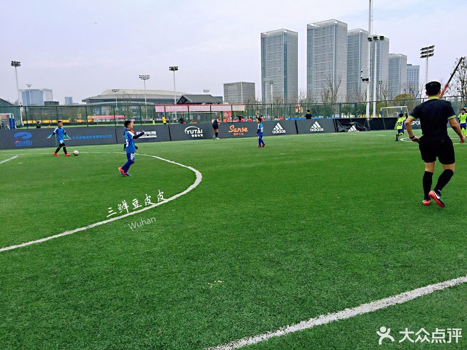 武汉足球主题公园图片