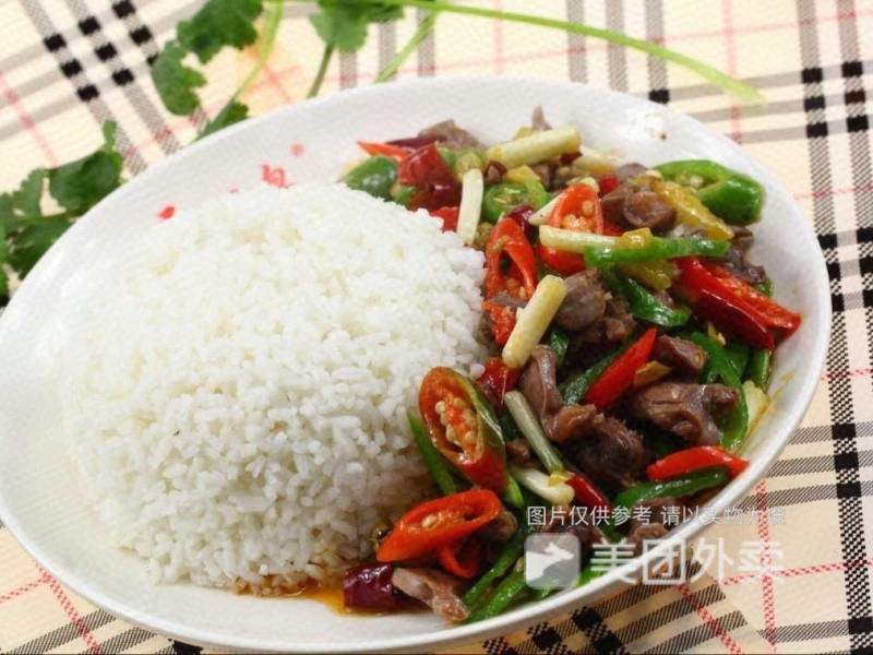 泡椒鸡杂盖浇饭图片