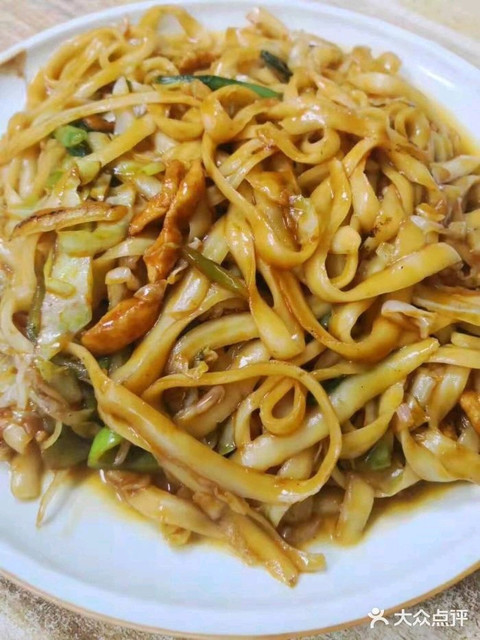 香肠炒面推荐菜:地址(在哪里):沙县小吃(商业街店)位于唐山市曹妃甸区