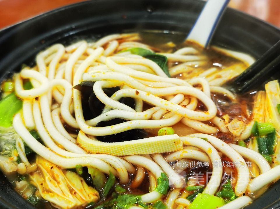 砂锅牛肉土豆粉图片
