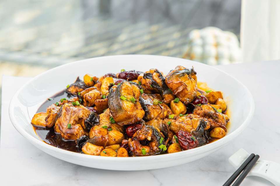 冰糖焖鳗鱼图片