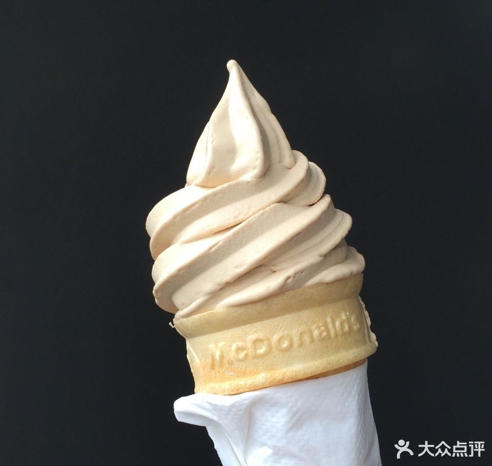 圆筒冰淇淋图片