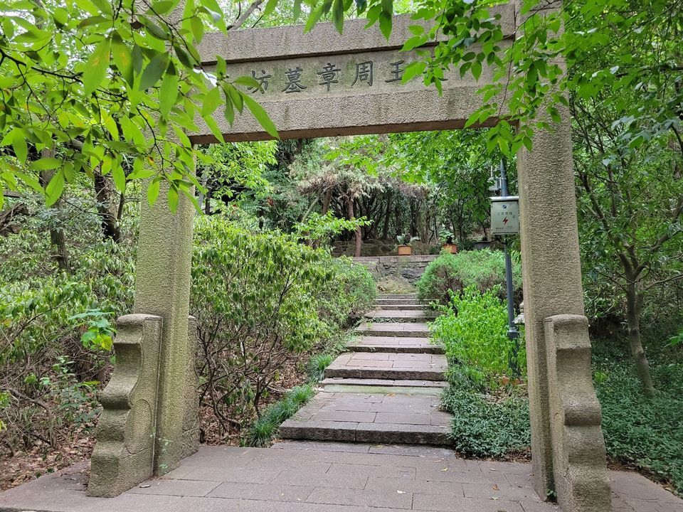 苏州市常熟市虞山街道虞山北路寺路街8号电话:翁同龢纪念馆地址(位置