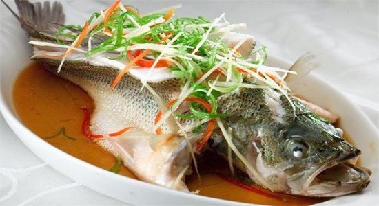 清蒸加州鲈鱼图片