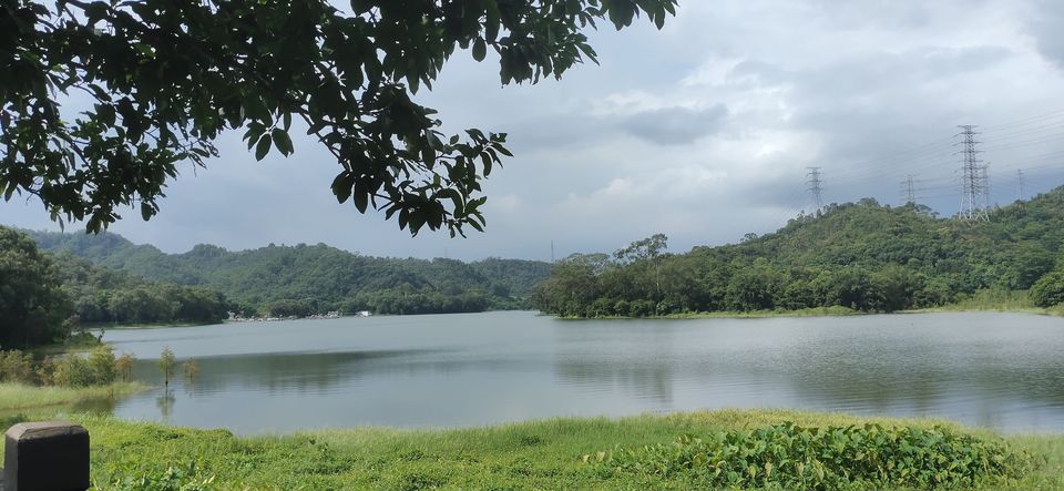 地址(在哪里):佛灵湖郊野公园位于东莞市寮步镇佛灵湖东测(松山湖大道