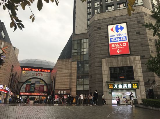 重庆万象城谢家湾轻轨站民宿