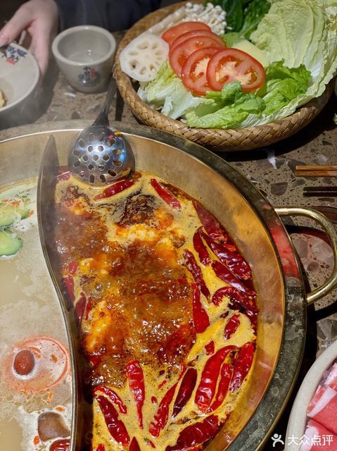 红白鸳鸯锅图片
