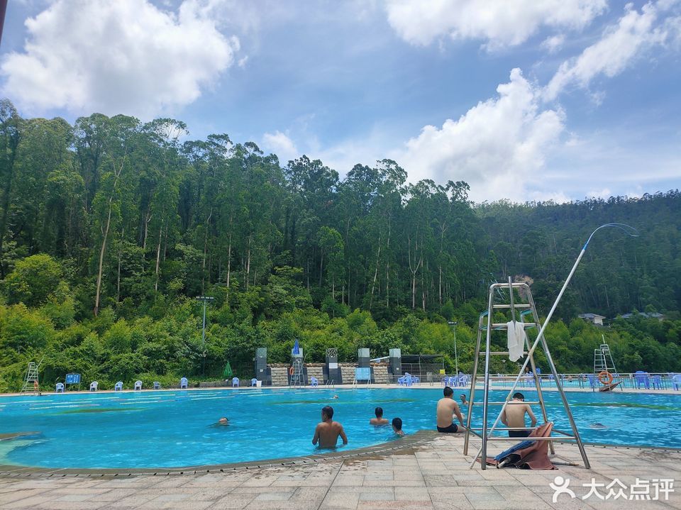 圭峰山水泳场图片
