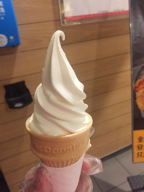 圆筒冰淇淋图片