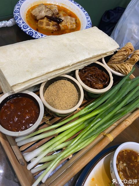 煎饼卷大葱图片