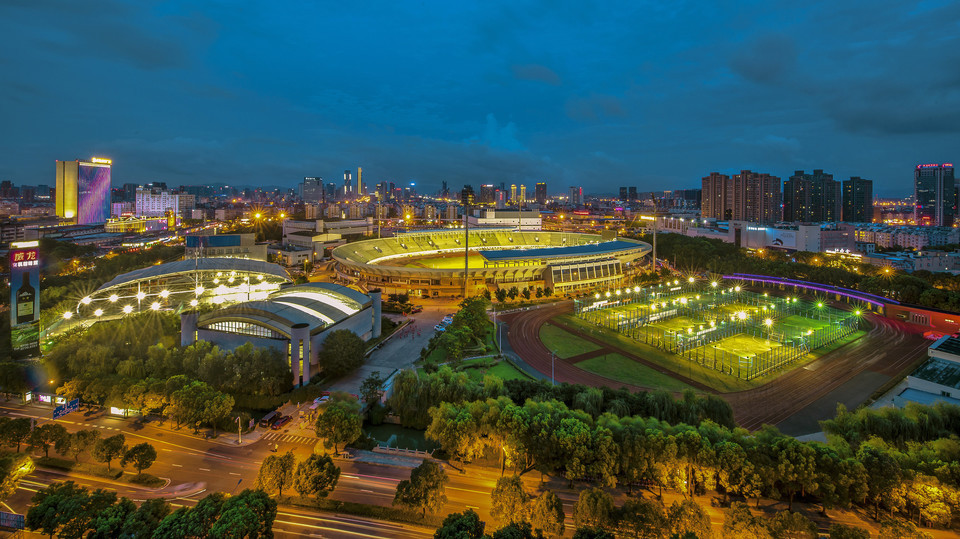 体育场包括:雅戈尔体育馆,宁波市游泳健身中心,富邦体育场,龙赛体育