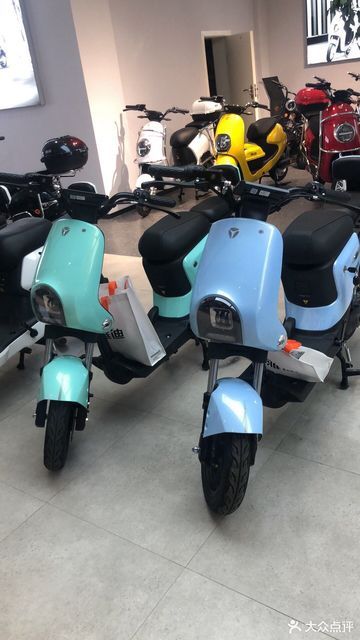 雅迪电动车电摩