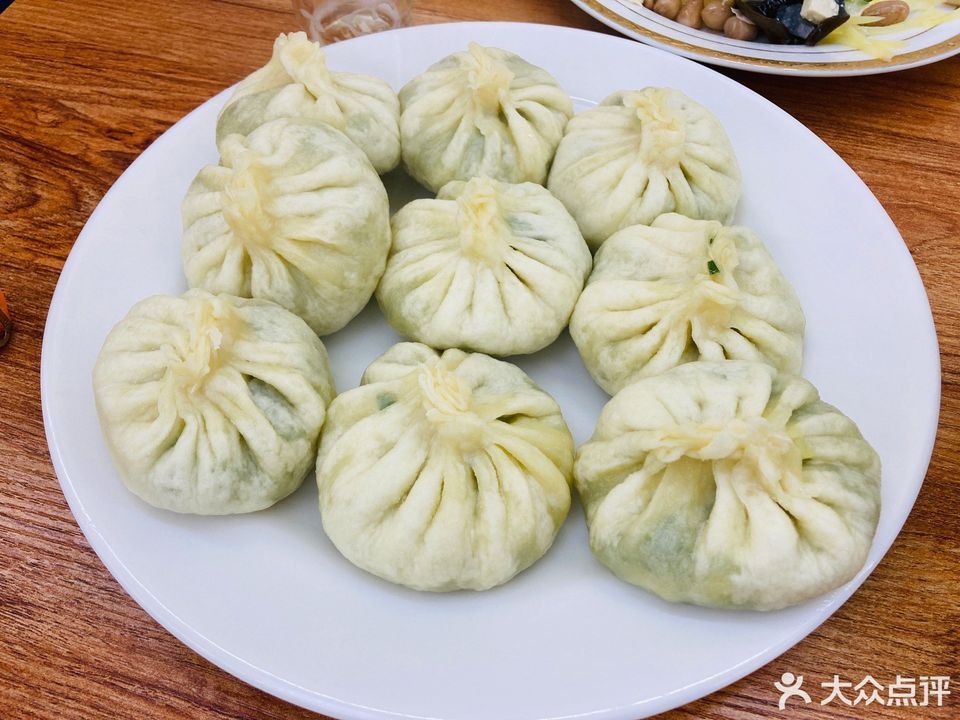 肉三鲜推荐菜:介绍:地址(在哪里):北汇宾包子位于齐齐哈尔市建华区