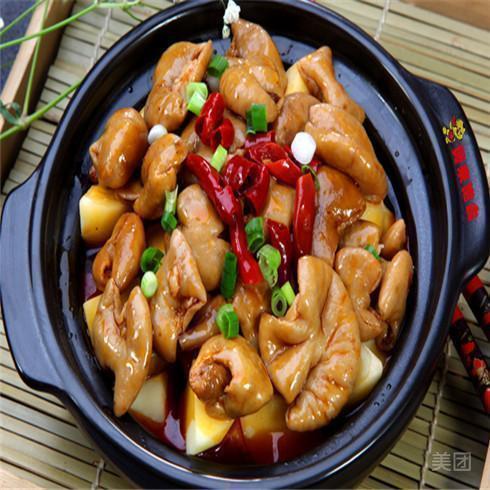 爆炒肥肠煲仔饭图片