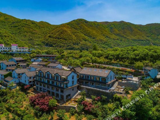 在哪,在哪里,在哪儿):绍兴市上虞区覆卮山景区东澄村006号鸡啼岩农家