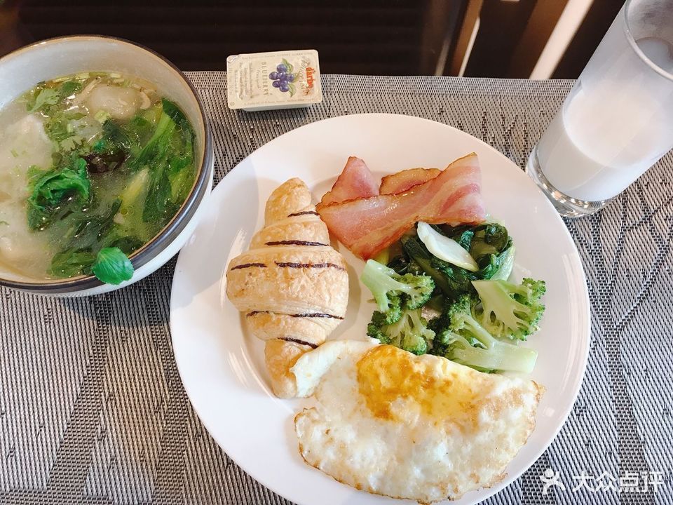 荟萃全日制餐厅