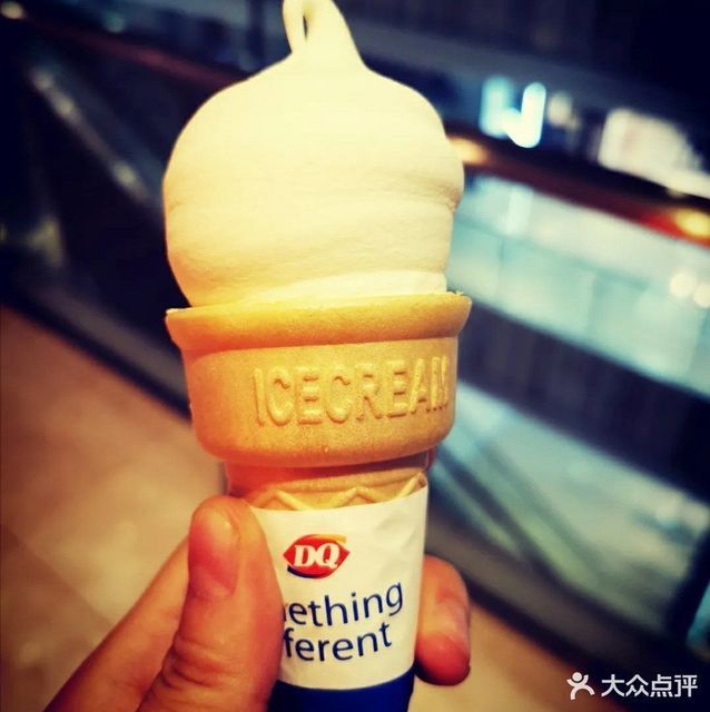 单球香草甜筒图片