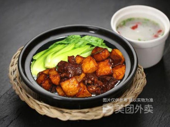 土豆片炒肉煲仔饭图片