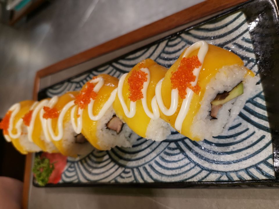 芒果三文鱼寿司图片