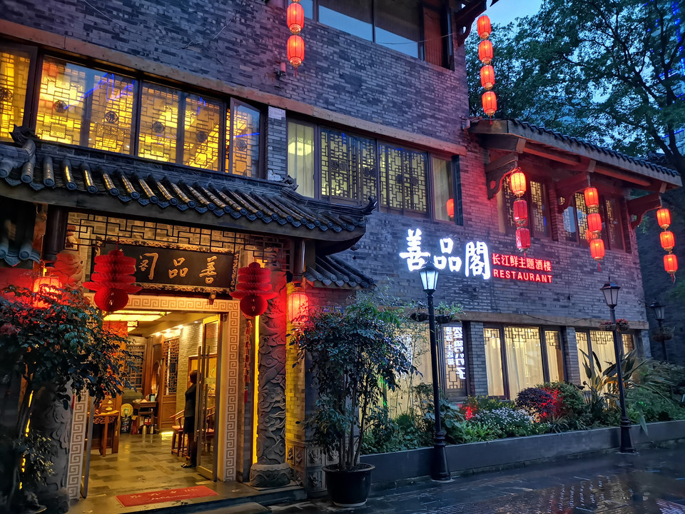 廊桥9栋(新会展假日酒店)电话:凯宾主题酒店(石羊新雅店)地址(位置