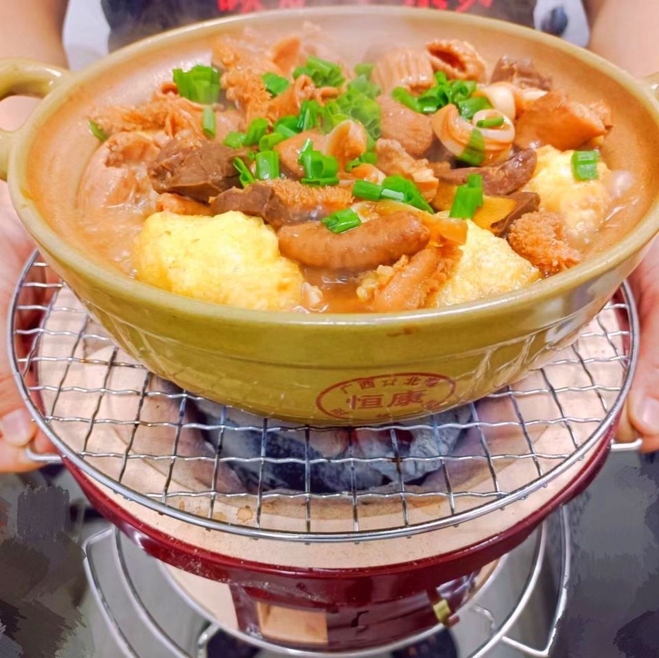 光明广场足球场