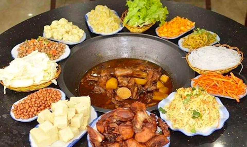 东北老灶台铁锅炖图片