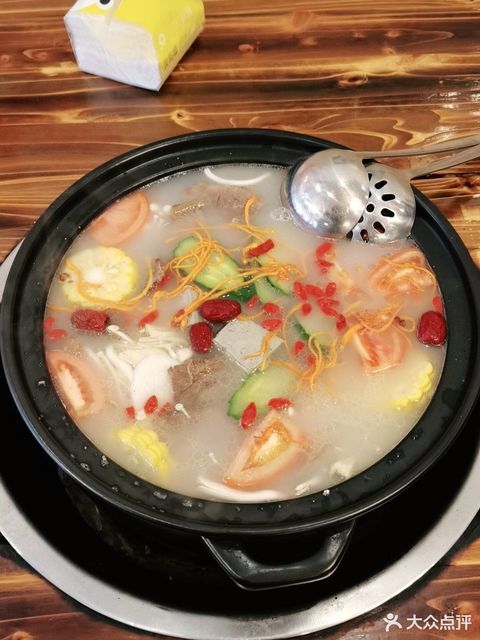 黑豆花牛肉排骨汤锅图片