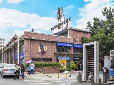 怎么走,在哪,在哪里,在哪儿):广州市黄埔区萝岗暹岗村龙头山下广州颐