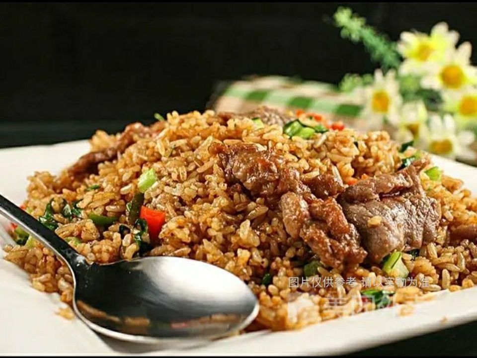 牛腩蛋炒饭图片