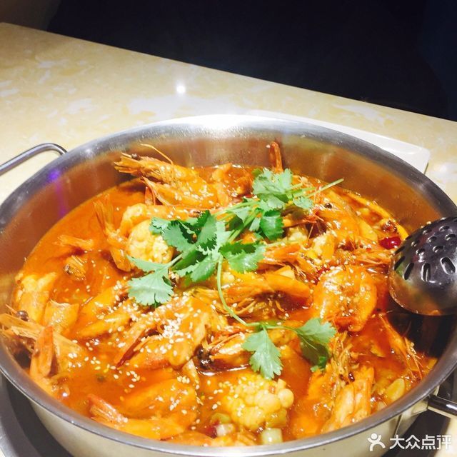 特色鱿鱼大虾锅图片