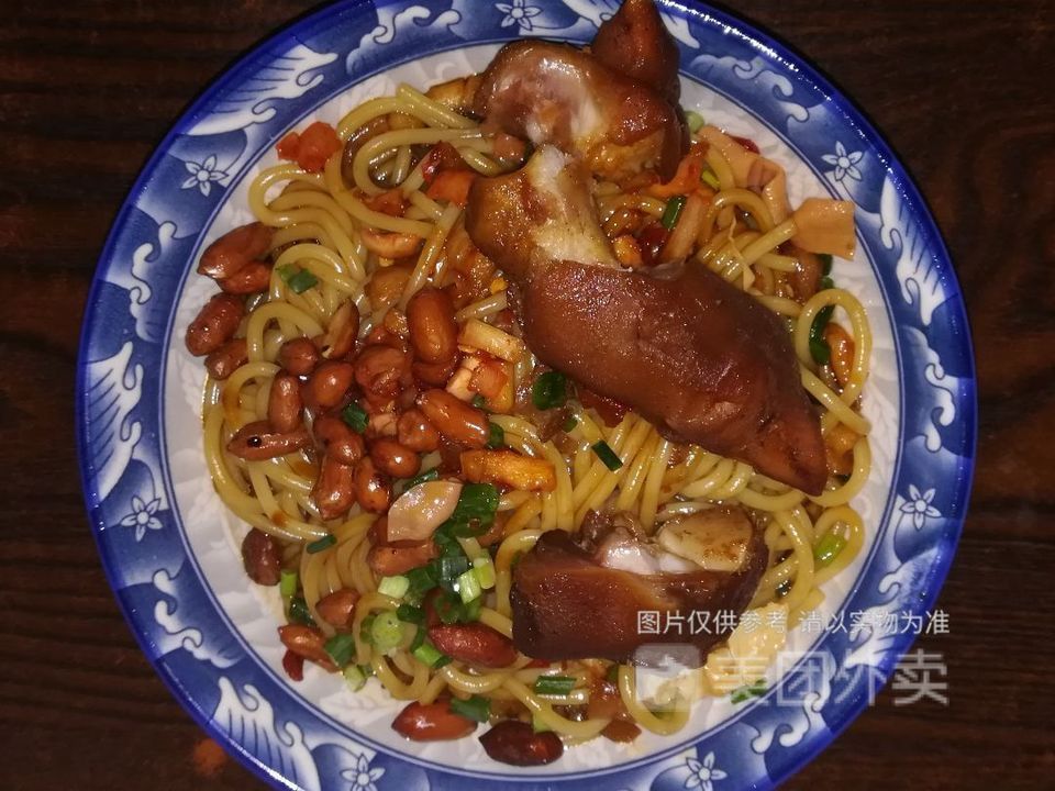 猪脚卤粉图片