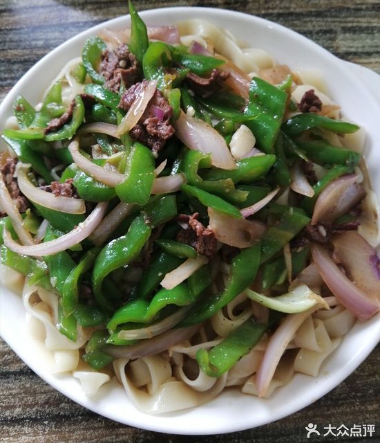 青椒炒肉拌面图片