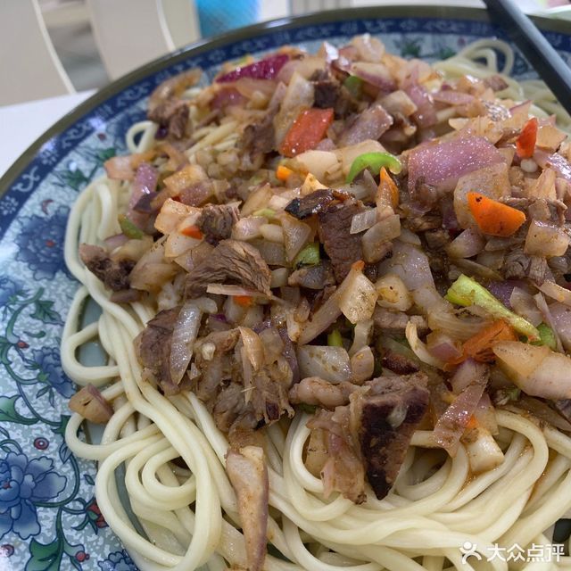 孜然牛肉拌面图片