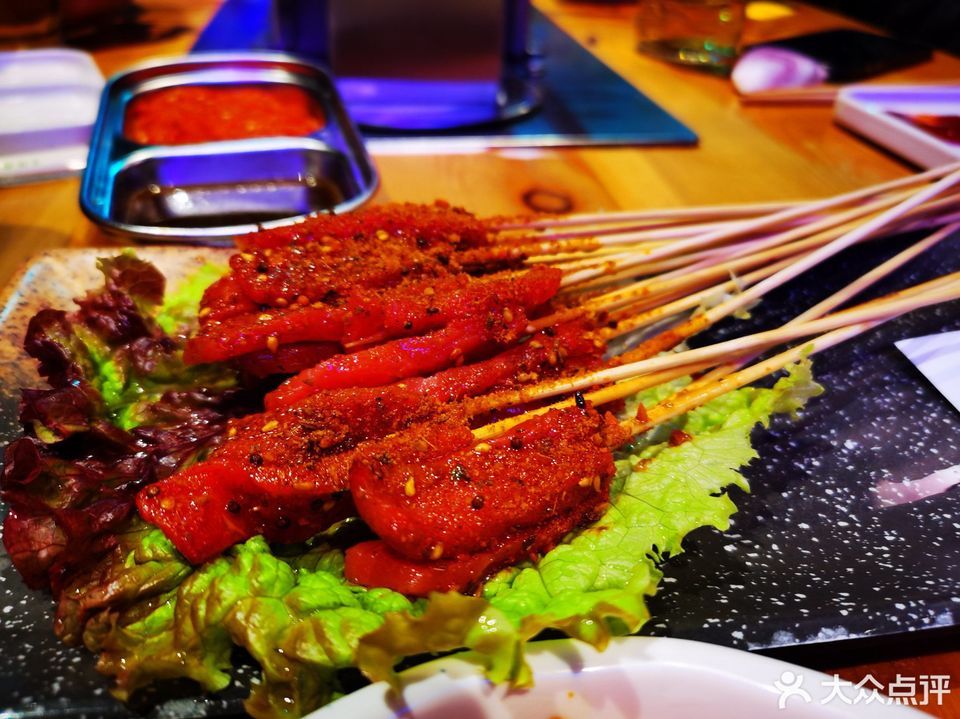 生吃小牛肉图片