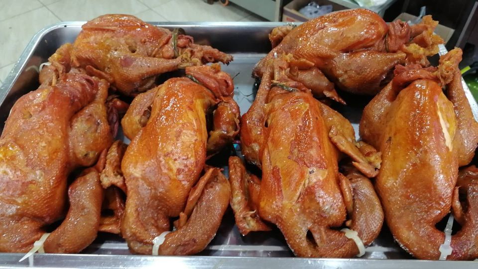 落锅鸡推荐菜:标签:熟食熏酱介绍:地址(在哪里):沟帮子熏鸡集团旗舰店