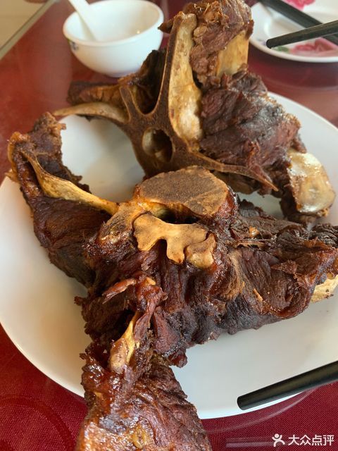 大骨头推荐菜:介绍:地址(在哪里):北京黑山寨鼎香驴肉馆位于北京市