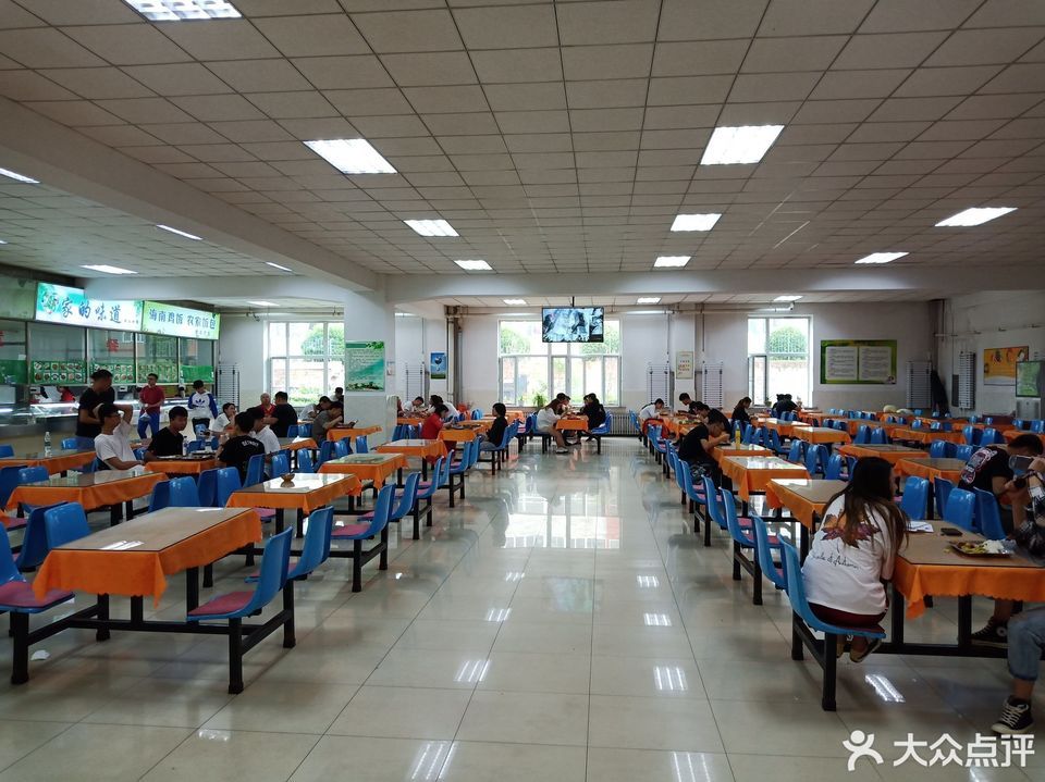 长春工业大学人文信息学院学生餐厅