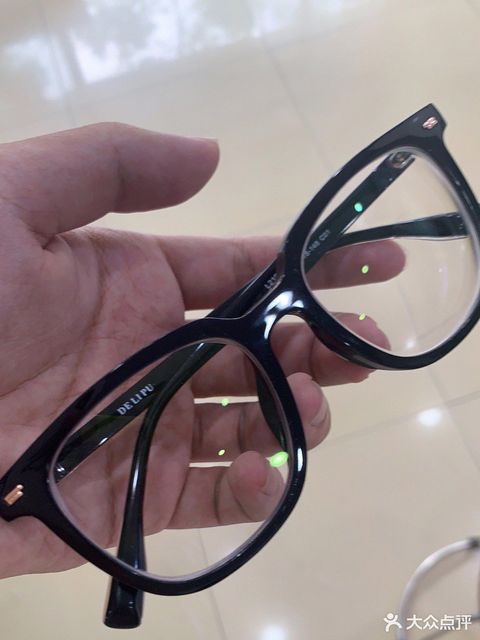 在哪儿):台州市路桥区路北街道银安街电话:台州市椒江万事达眼镜厂