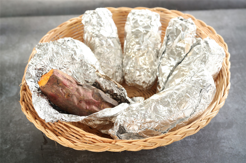 土窑烤红薯图片