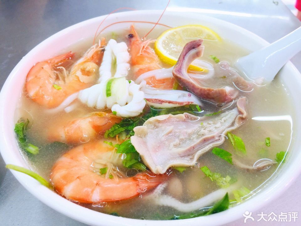 猪肚海鲜粿条汤图片