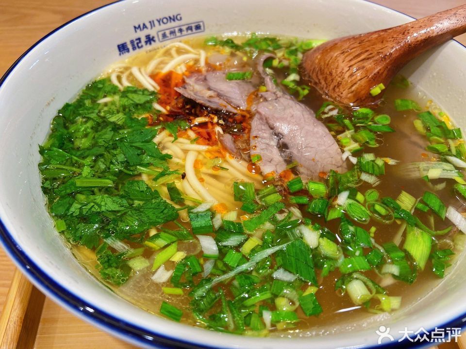 大片牛腱兰州牛肉面图片