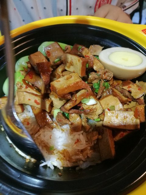 香干炒肉煲仔饭图片