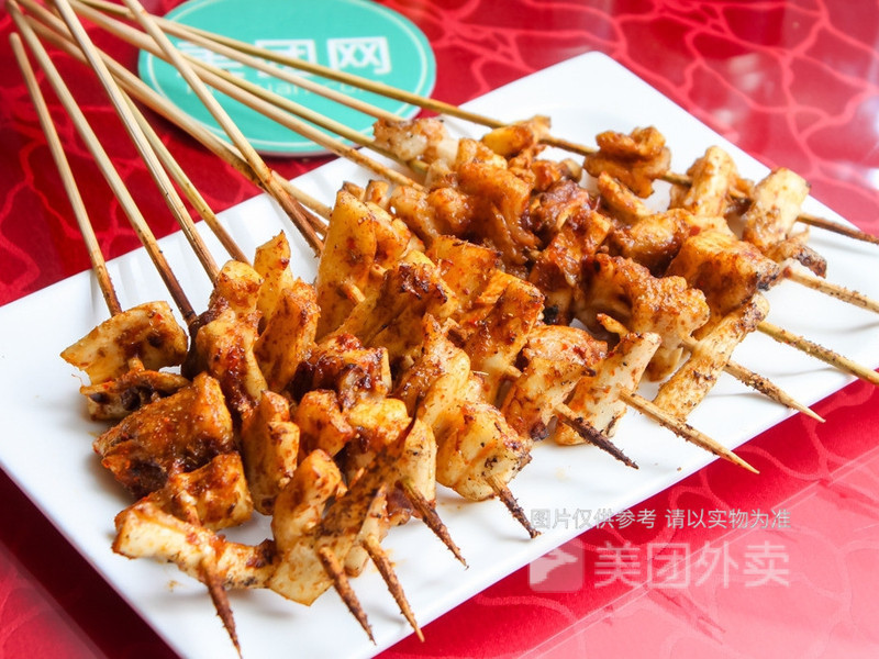 烤全羊推荐菜:标签:烧烤烤串餐饮快餐餐馆地址(在哪里):塔克拉玛干炭