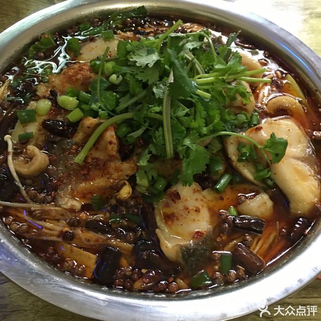 金师傅重庆盆盆鱼位于汉中市汉台区汉前西巷与八中巷交叉口西80米