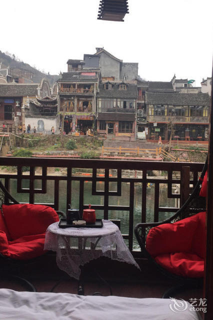 凤凰古城吊脚楼客栈